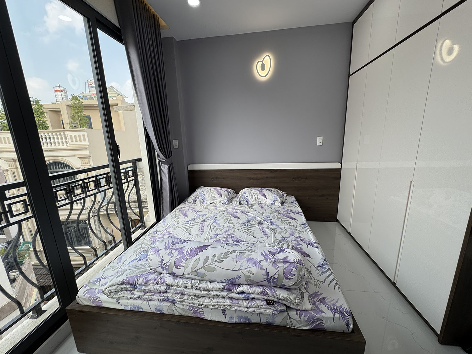 Nhà phố 3 lầu thiết kế Singapore đẹp lung linh full nội thất cao cấp hẻm xe hơi Khu VIP Quang Trung